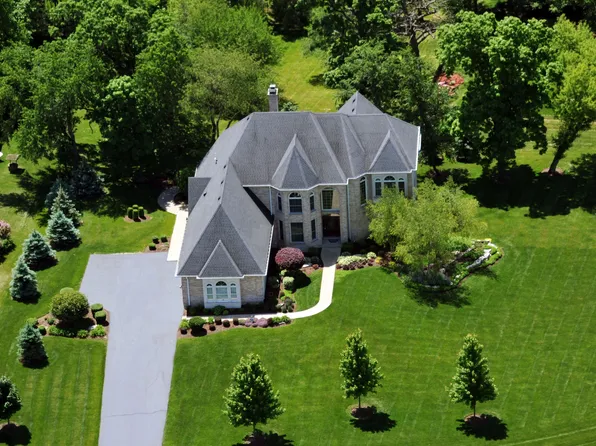 2001 Anthony Ln, McHenry, IL 60051