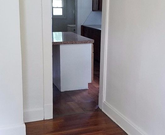 3rd image of 421 Eddy St