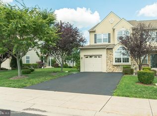 2 Arbor Cir, Colmar, PA 18915