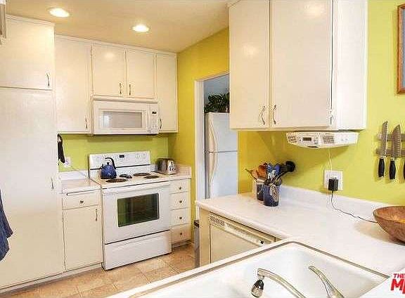 5th image of 5454 Zelzah Ave APT 303