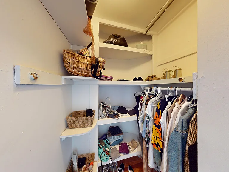 915 Garden St #4R — Photo 9