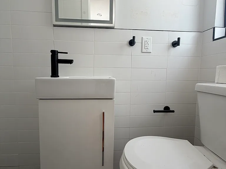 136 Frost St #2 — Photo 8
