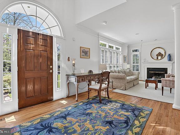 3rd image of 5807 Grosvenor Ln