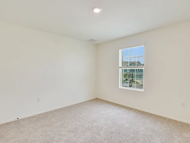 15401 Solstice Cv — Photo 16