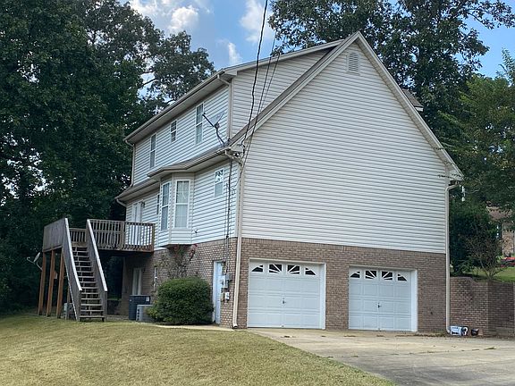 3rd image of 100 Moss Hill Ct