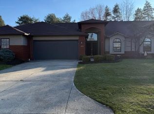 5224 Parkhurst Dr, Sheffield Village, OH 44054