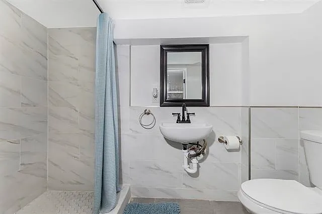 64 College St #1 — Photo 14