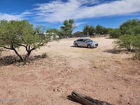 2nd image of 1028 S Cactus St #128