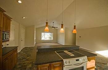 5th image of 915 Northwoods Dr W