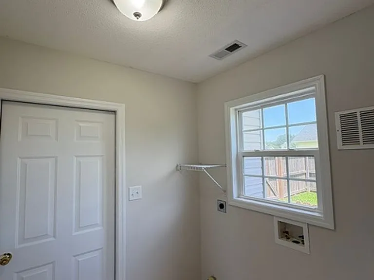 302 Mann St — Photo 7