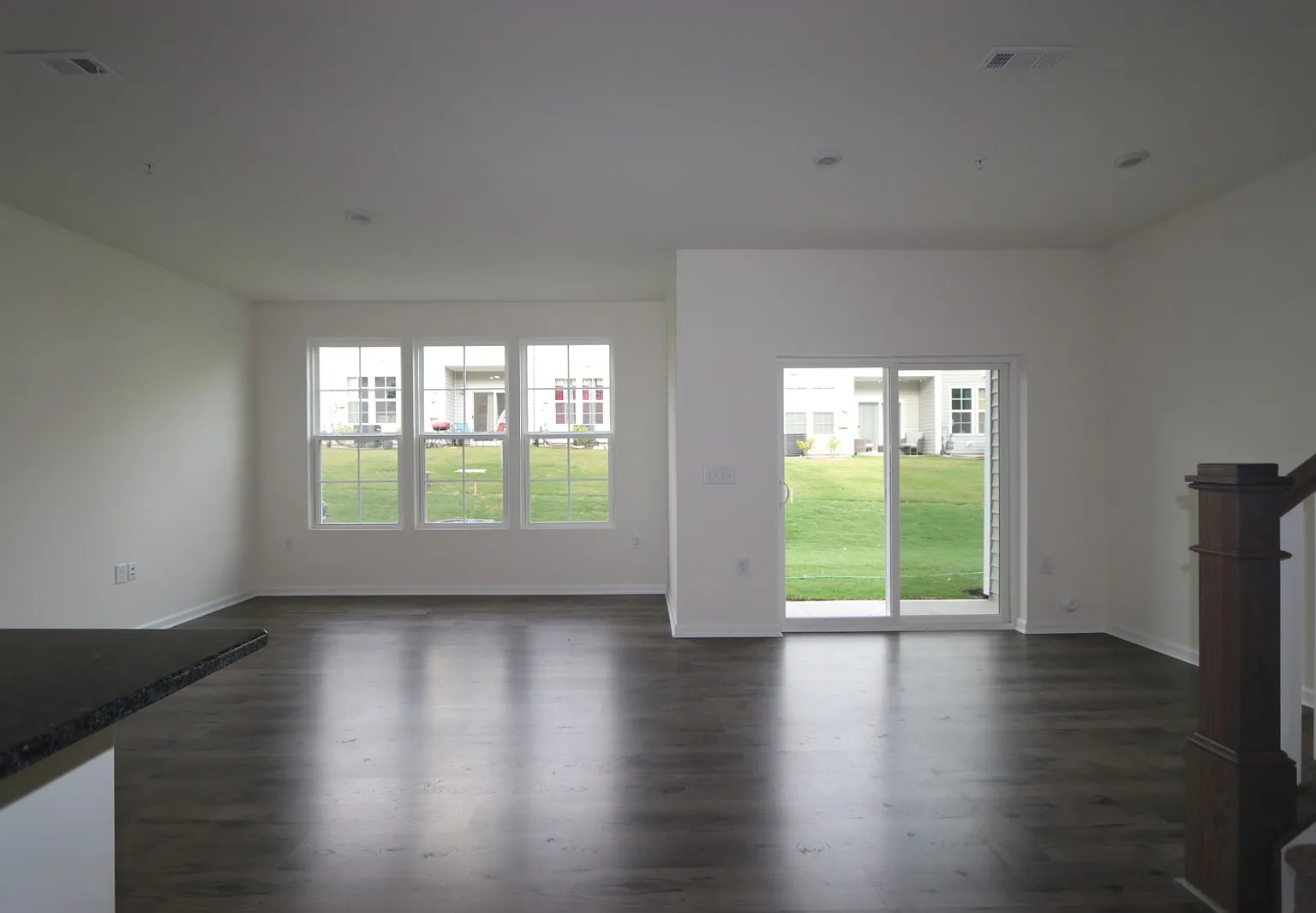3 bed, 2.5 bath, 1916 sqft, $2,250 — Photo 1