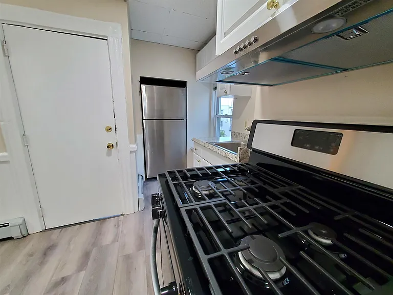 239 Columbia St #1 — Photo 8