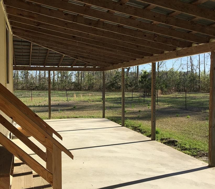 Back Porch Area - Back Entry to Cottage