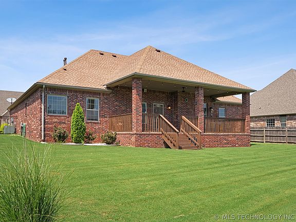 2nd image of 5711 Nottingham Pl