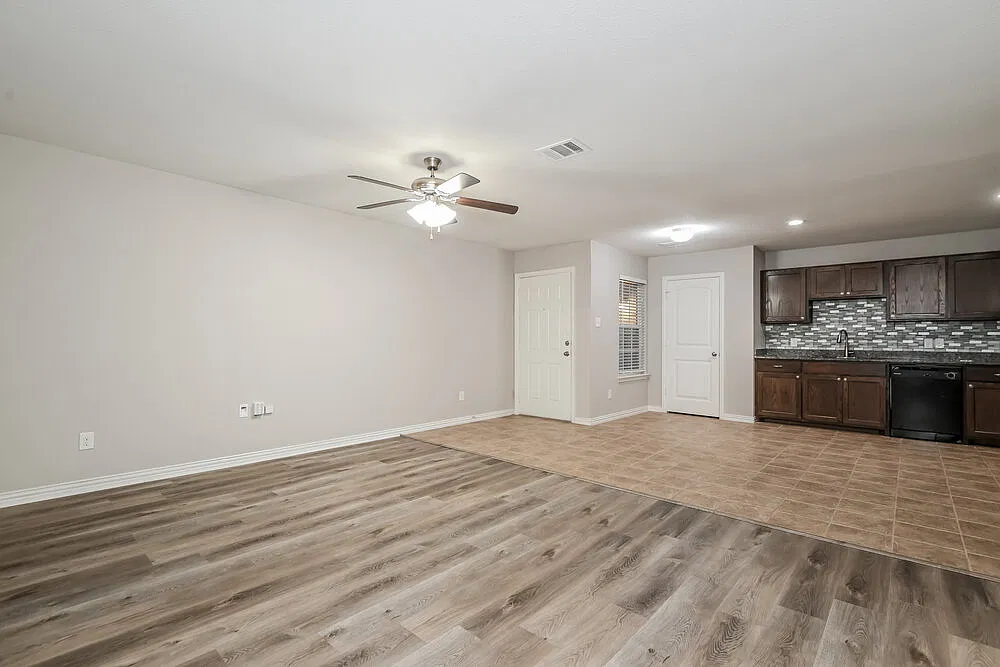 4 bed, 2.0 bath, 1404 sqft, $2,195 — Photo 4