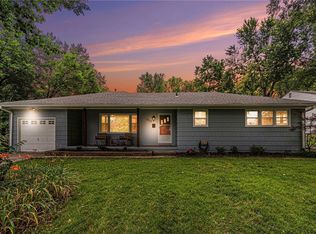 7533 Mohawk Dr, Prairie Village, KS 66208