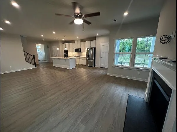 4 bed, 3.5 bath, 2669 sqft, $3,750 — Photo 4