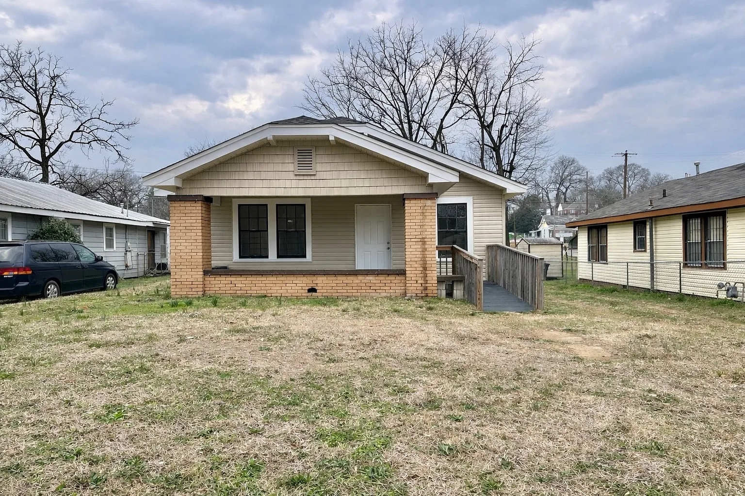 4 bed, 1168 sqft, $1,000 — Photo 1