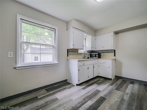 3rd image of 14102 Beech Ave
