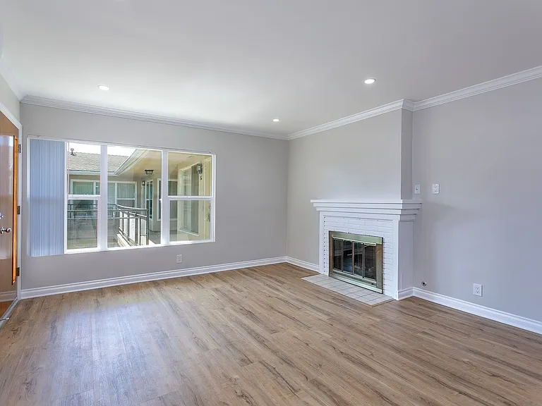 1001-1005 W Huntington Dr — Photo 15