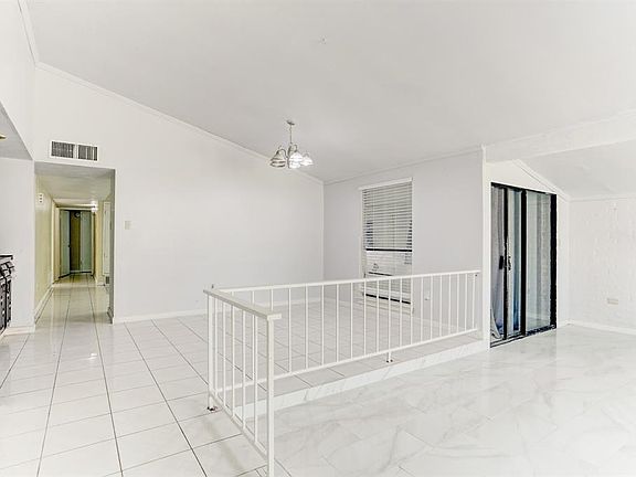 3rd image of 15530 Camino Del Sol Dr