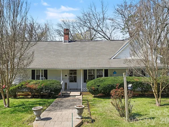 300 S Broome St, Waxhaw, NC 28173