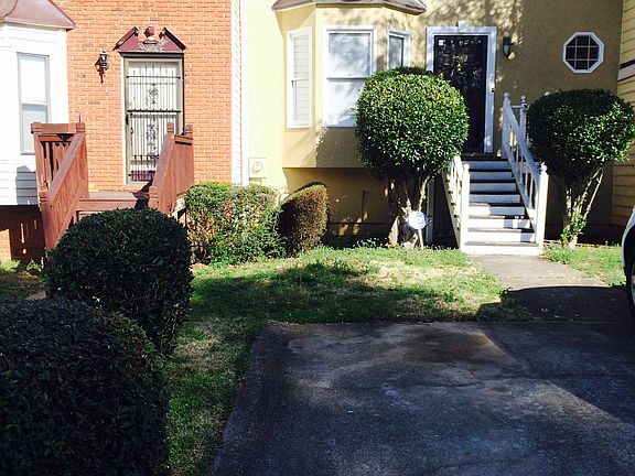 2nd image of 1062 Oaks Pkwy SE