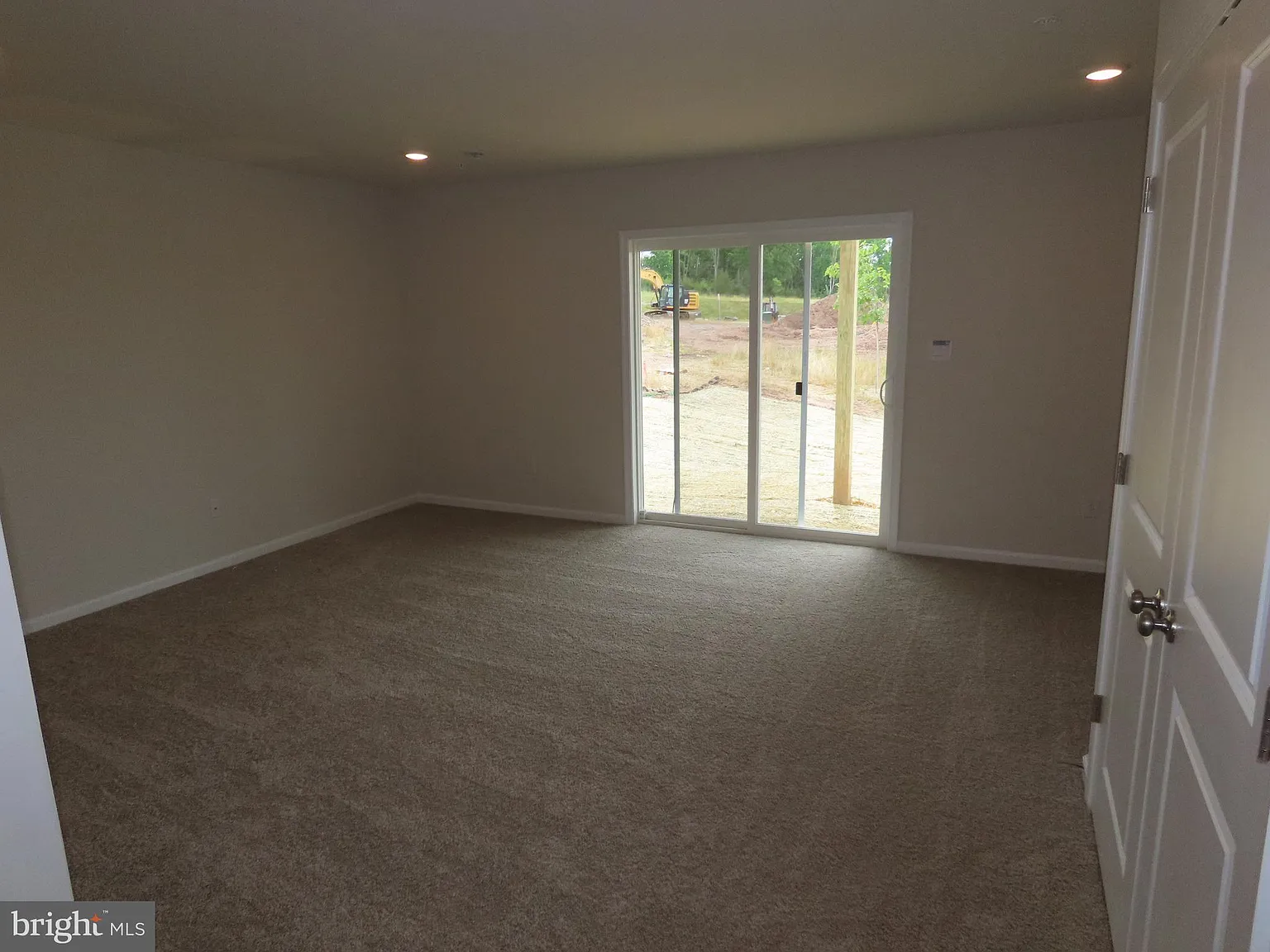 3 bed, 2.5 bath, 1969 sqft, $3,000 — Photo 3