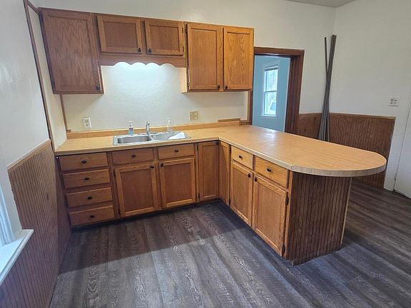 4th image of 1005 W Broadway St