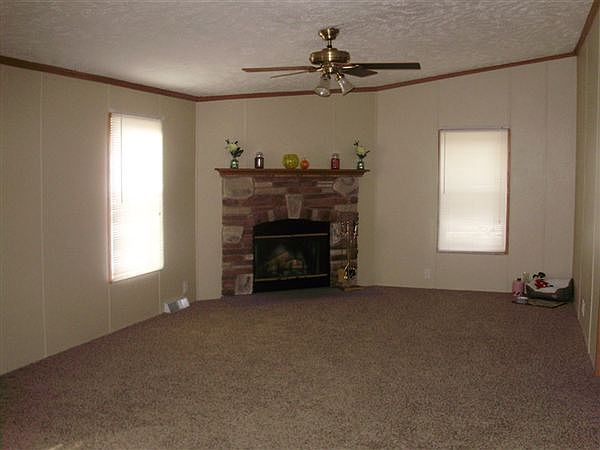 Family Room w/fireplace