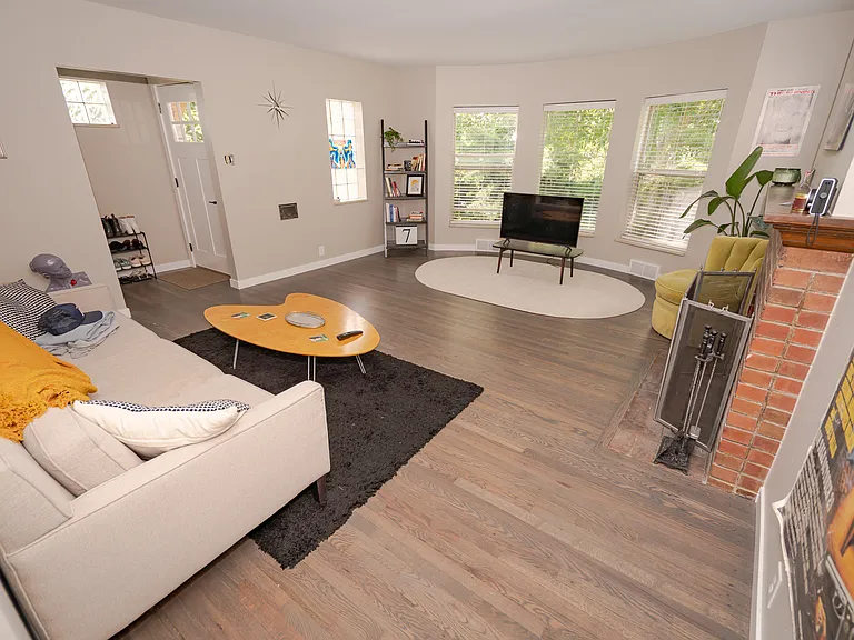 787 N Glencoe St — Photo 15