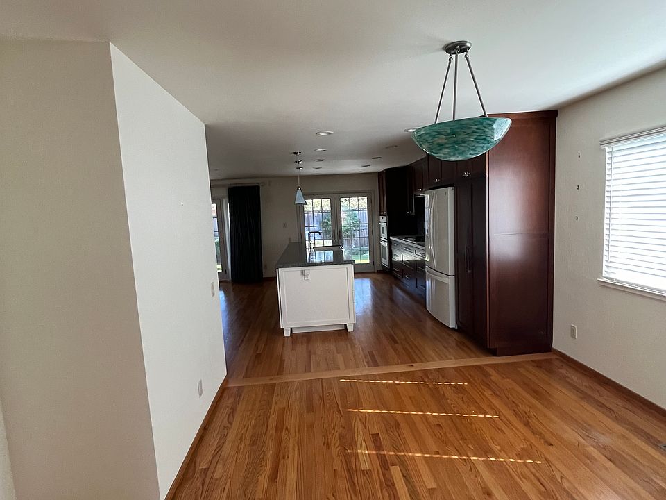 1st image of 328 Bryant Ct