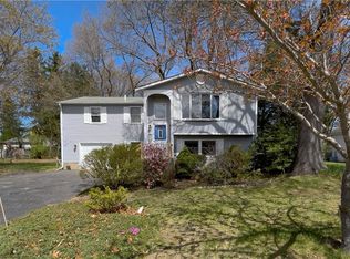 21 Marjorie Ln, Warwick, RI 02886