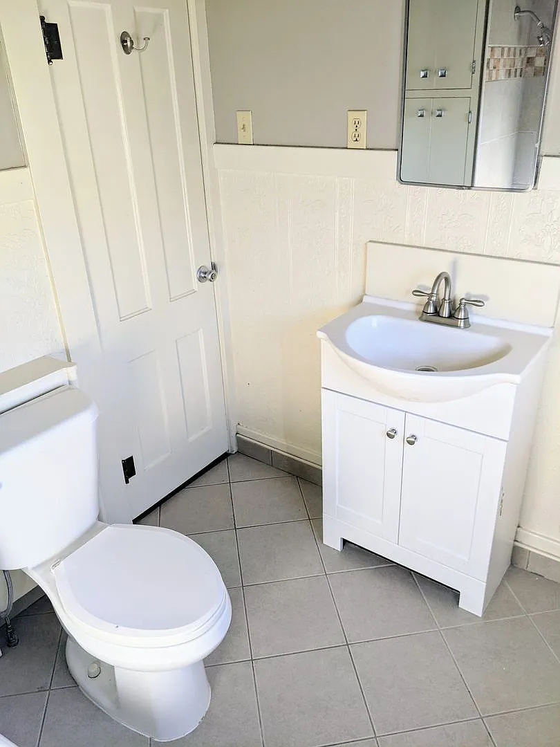 1 bedroom/ 1 bath in Triplex — Photo 2