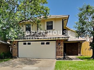3813 Clover Hill Ln, Carrollton, TX 75007