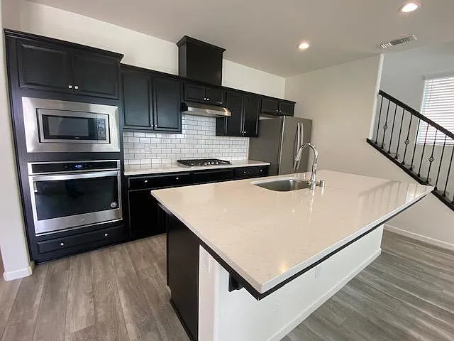 884 Fir St W — Photo 9