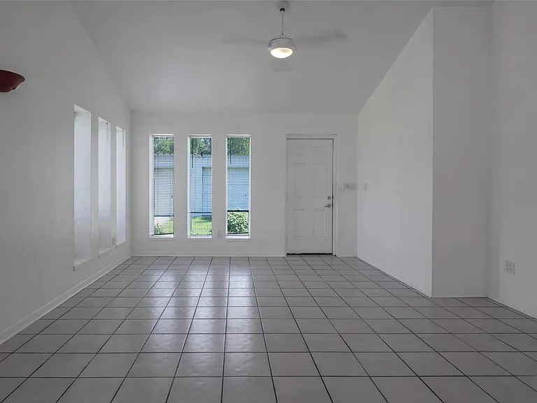 1208 Weyer St — Photo 17