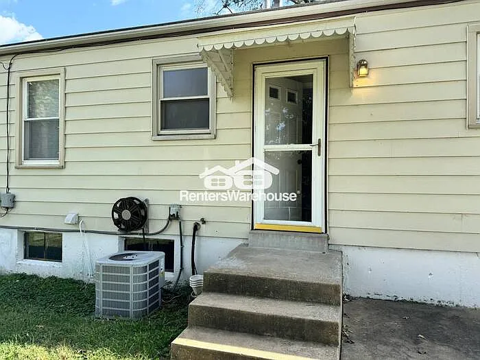 10801 Edgecliffe Dr — Photo 17