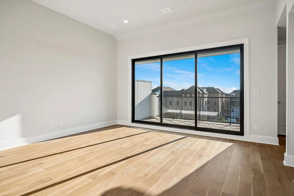 4 bed, 4.5 bath, 2697 sqft, $4,700 — Photo 3
