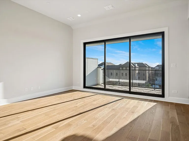 6005 Laurel Ln — Photo 3