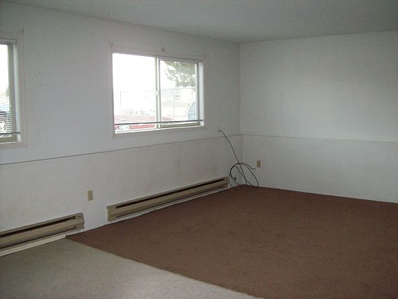 3rd image of 170 Glenwood Dr