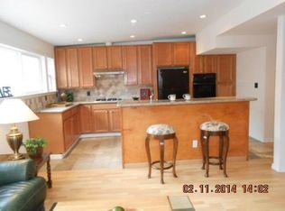 210 Del Prado Dr, Daly City, CA 94015