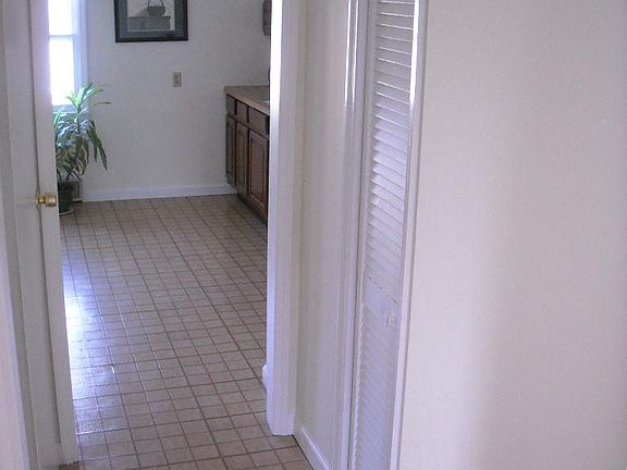 4th image of 126 Continental Ave #1