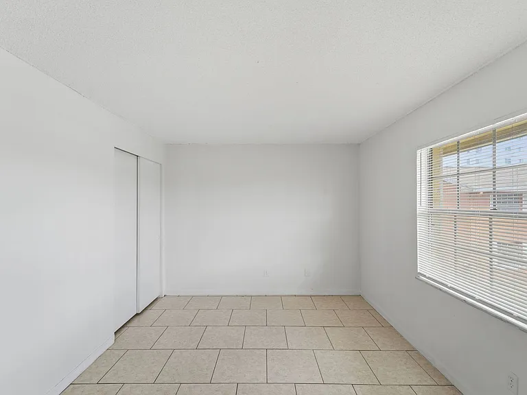 1655 W Oak Ridge Rd #D — Photo 9
