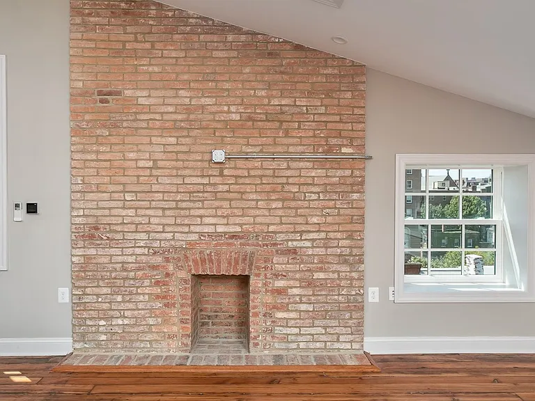 814 Cathedral St — Photo 15