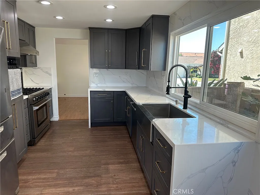5 bed, 2750 sqft, $6,200 — Photo 3