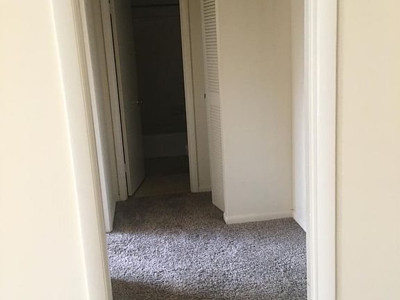 3rd image of 10696 Weymouth St APT 101