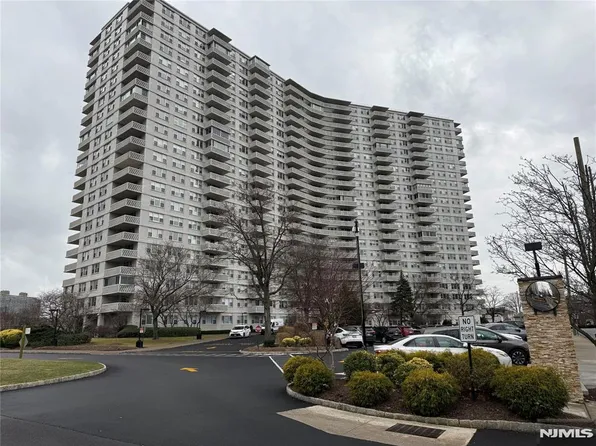 2000 Linwood Ave APT 7C, Fort Lee, NJ 07024