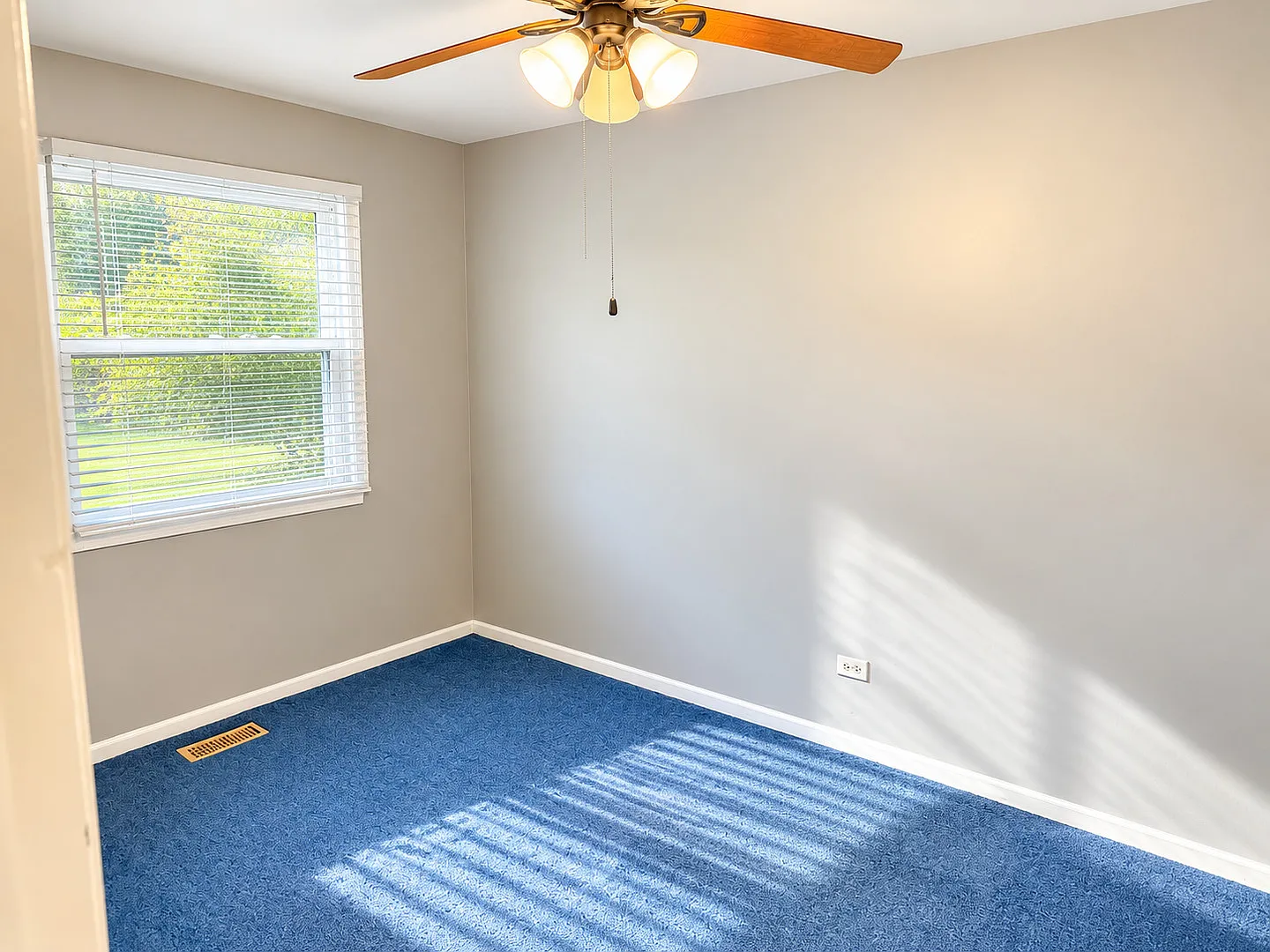 3 bed, 960 sqft, $2,500 — Photo 3