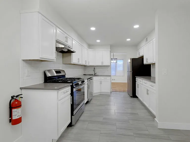 35 Reagan Way — Photo 5